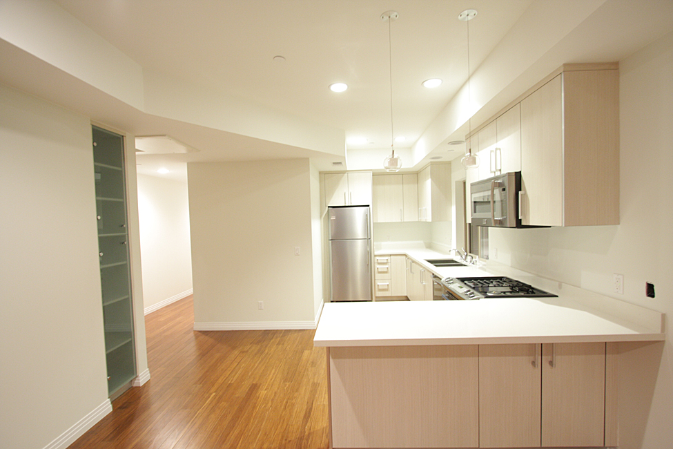 819 S Holt Ave — image 3